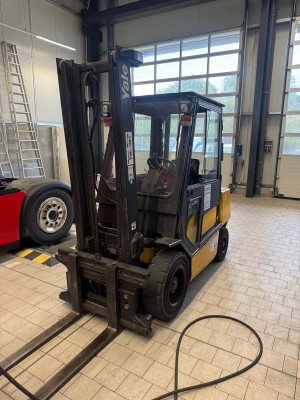 YALE 3tn Diesel cabinada