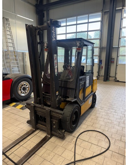 YALE 3tn Diesel cabinada